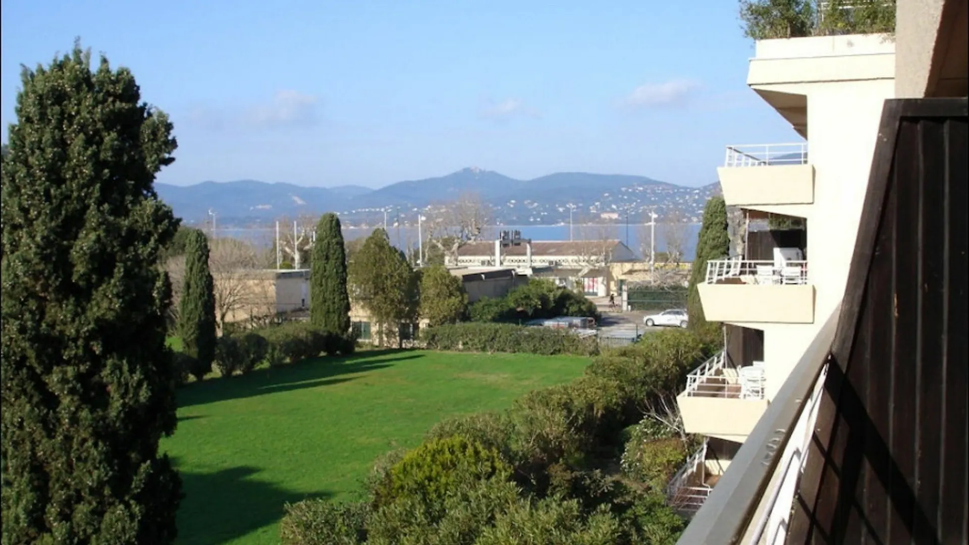 Studio In Saint-Tropez, With Wonderful Park View, Terrace, Pool Access
